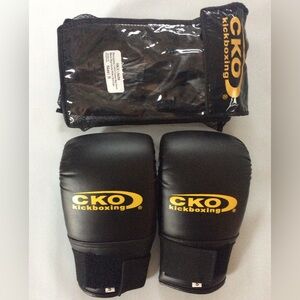 New CKO Boxing Kickboxing Gloves Sz S Black NWT included carry case /bag